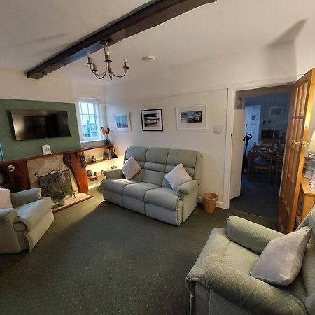 Private Apartment, Parking, Sea And Country Views Lyme Regis Bagian luar foto