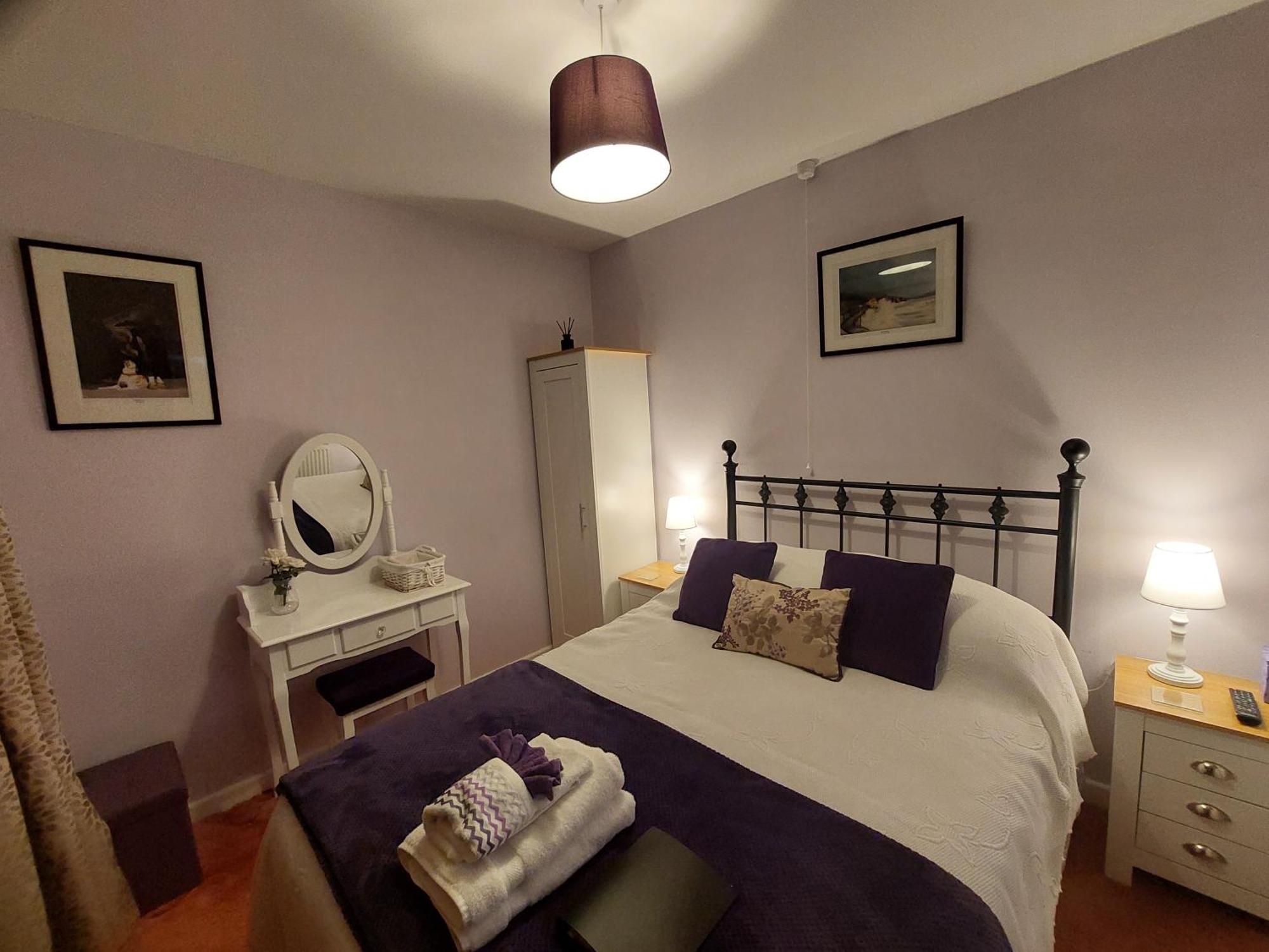 Private Apartment, Parking, Sea And Country Views Lyme Regis Bagian luar foto